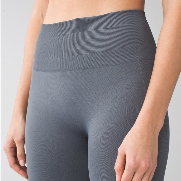 Lululemon Zone In Crop Slate Grey Size 4 - Picture 1 of 5